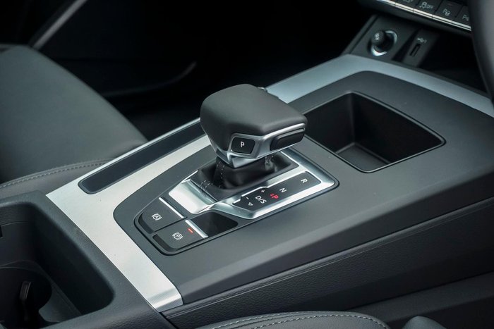 2025 Audi Q5 55 TFSI e S line