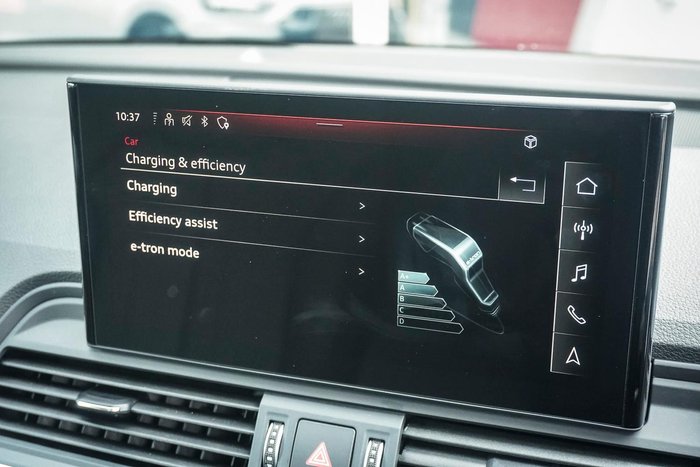 2025 Audi Q5 55 TFSI e S line