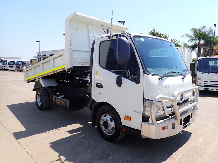 2020 HINO 300 716