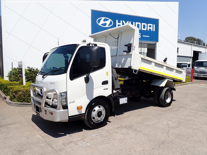 2020 HINO 300 716