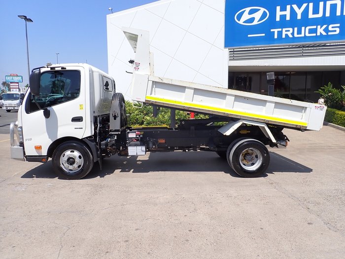 2020 HINO 300 716