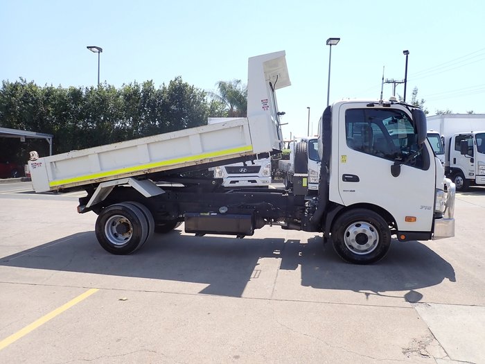 2020 HINO 300 716