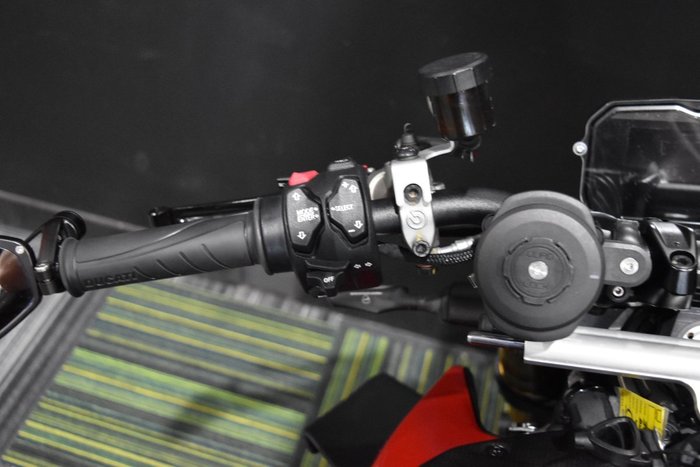 2011 Ducati STREETFIGHTER S Red