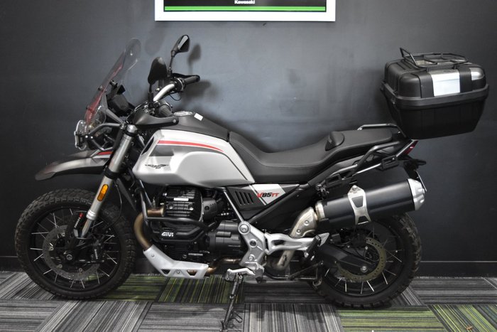 2022 MOTO GUZZI V85 TT TRAVEL Black