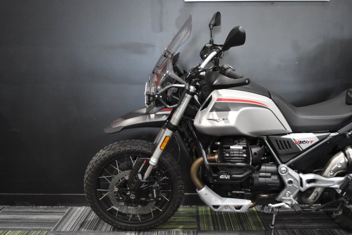 2022 MOTO GUZZI V85 TT TRAVEL Black