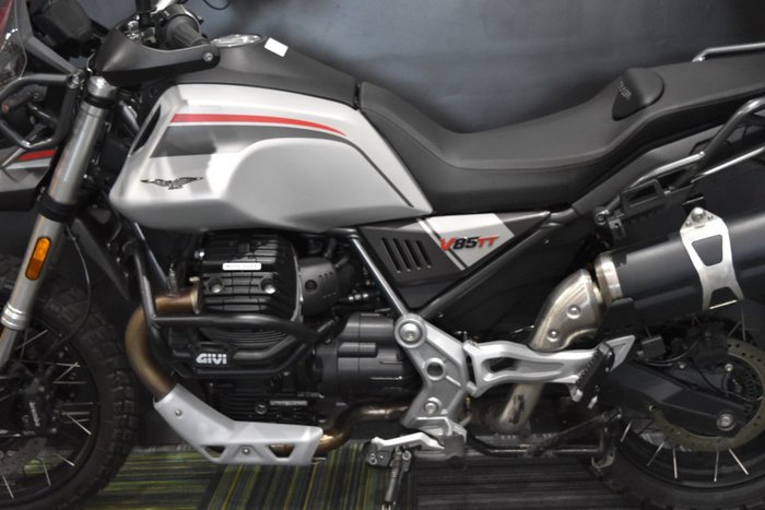 2022 MOTO GUZZI V85 TT TRAVEL Black
