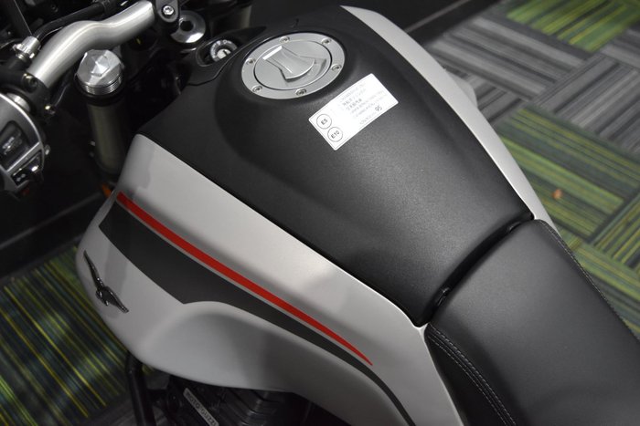 2022 MOTO GUZZI V85 TT TRAVEL Black