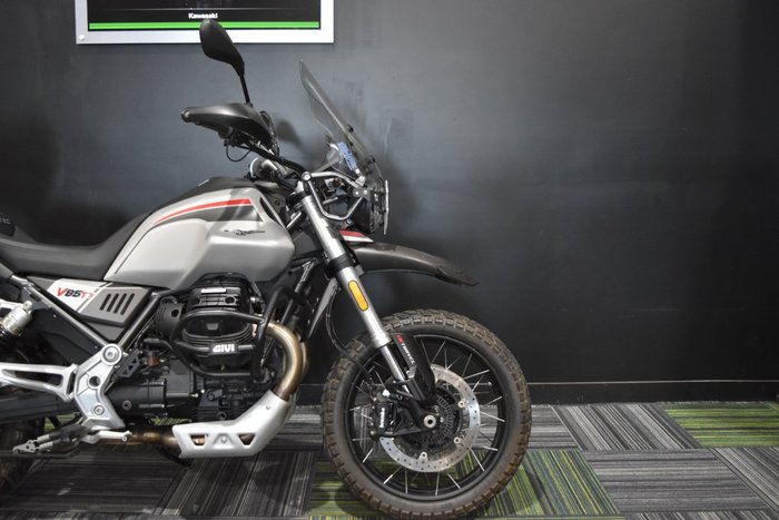 2022 MOTO GUZZI V85 TT TRAVEL Black