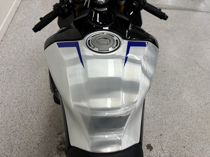 2024 YAMAHA YZF-R1 M Black