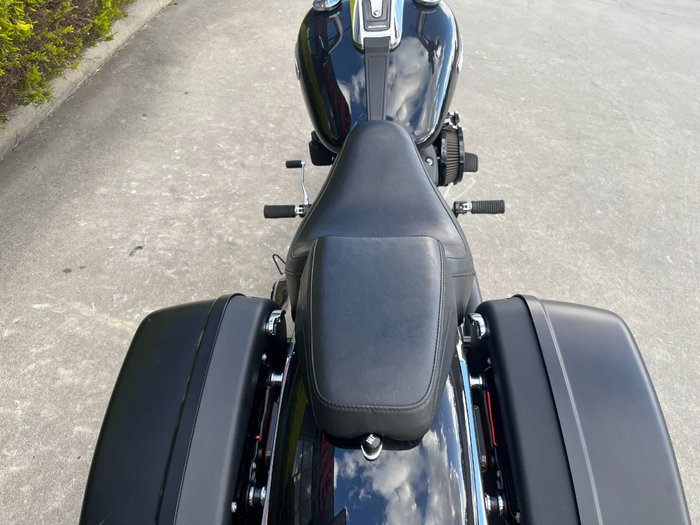 2019 HARLEY-DAVIDSON FLSB SPORT GLIDE Black