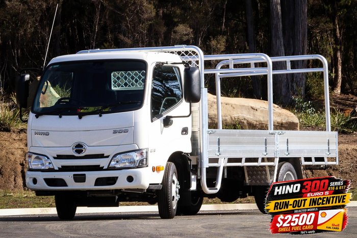 2023 Hino 300 Series 616 Alloy Tray