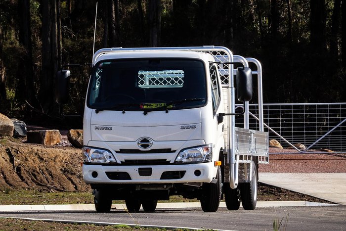 2023 Hino 300 Series 616 Alloy Tray