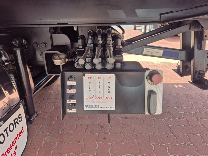 2018 UD PK240 280 AUTO 6x4 Tilt Slide
