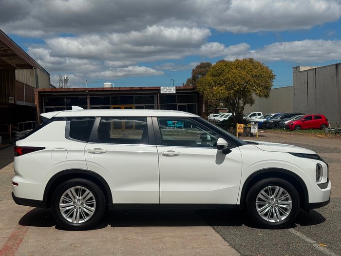 2023 Mitsubishi Outlander ES