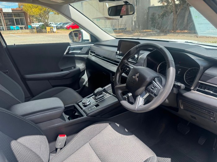 2023 Mitsubishi Outlander ES