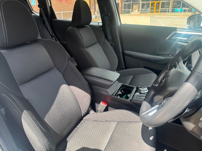 2023 Mitsubishi Outlander ES