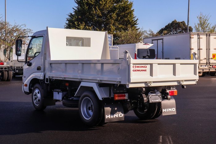 2025 Hino 300 616 At Tipper