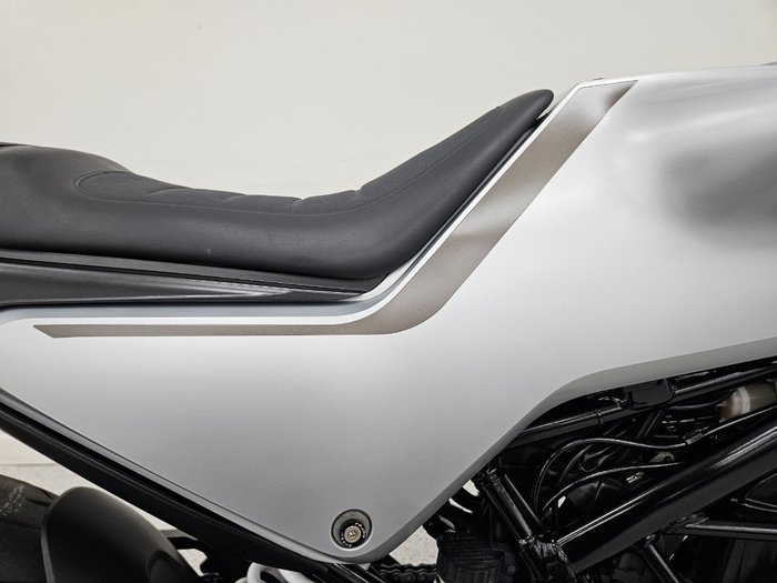 2021 HUSQVARNA VITPILEN 401 grey