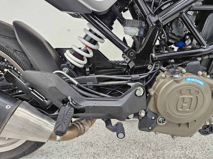 2021 HUSQVARNA VITPILEN 401 grey