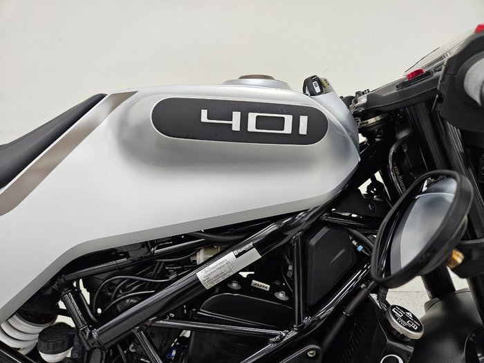 2021 HUSQVARNA VITPILEN 401 grey
