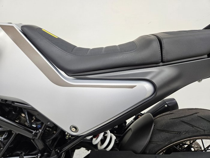 2021 HUSQVARNA VITPILEN 401 grey