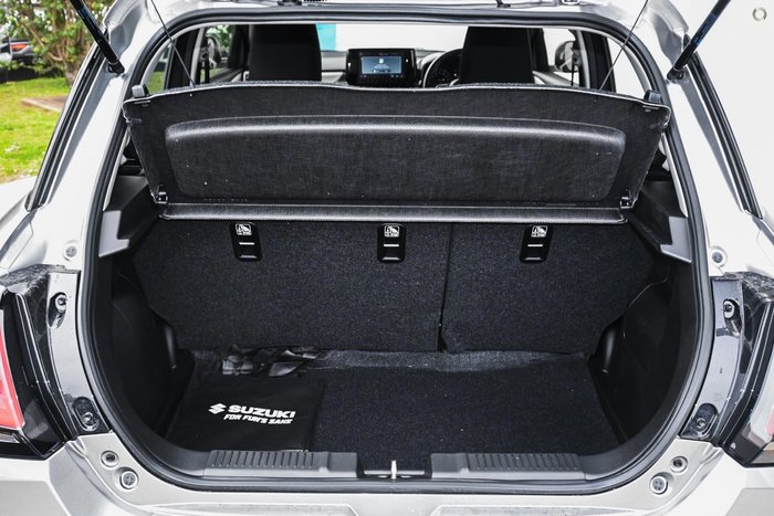 2025 Suzuki Swift Hybrid UZ Premium Silver