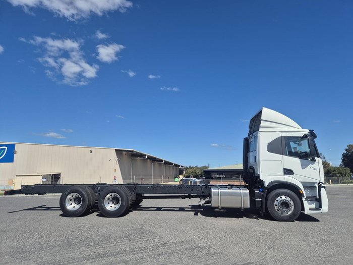 2026 Iveco S-Way AT230