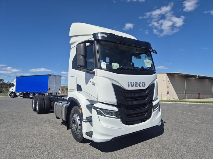2025 Iveco S-Way AT230