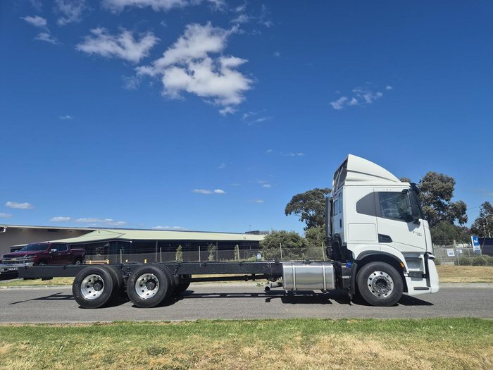 2025 Iveco S-Way AT230