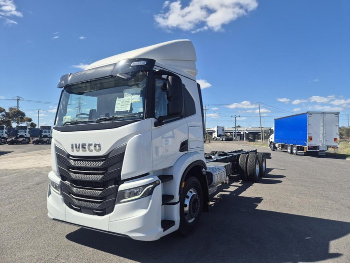 2025 Iveco S-Way AT230