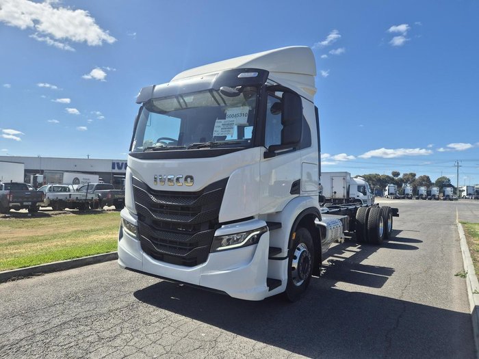 2025 Iveco S-Way AT230