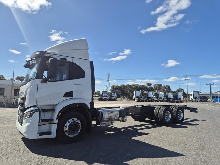 2025 Iveco S-Way AT230