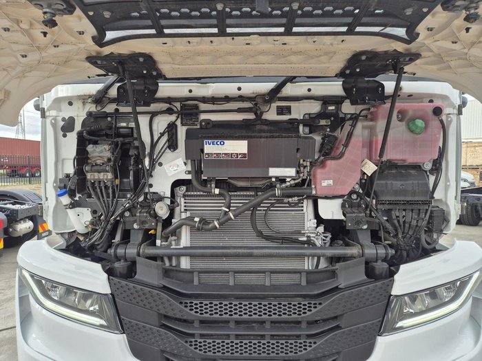 2025 Iveco S-Way AT230