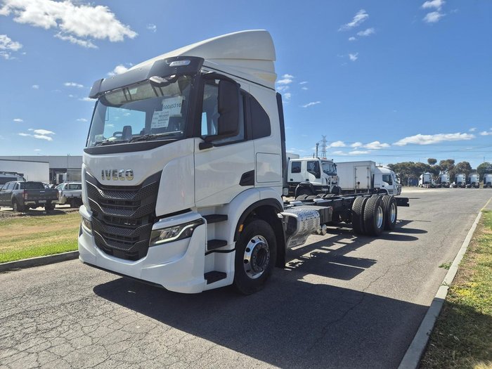 2025 Iveco S-Way AT230