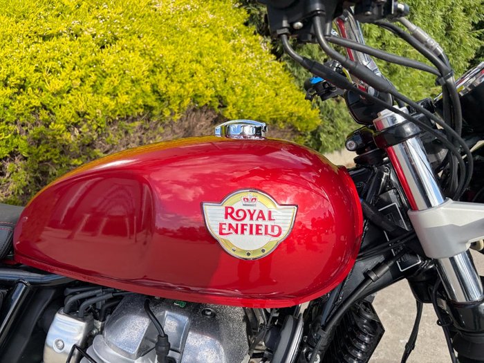 2022 Royal Enfield INTERCEPTOR 650 E5 CLASSIC Red