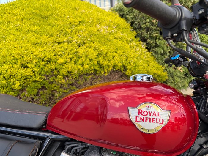 2022 Royal Enfield INTERCEPTOR 650 E5 CLASSIC Red