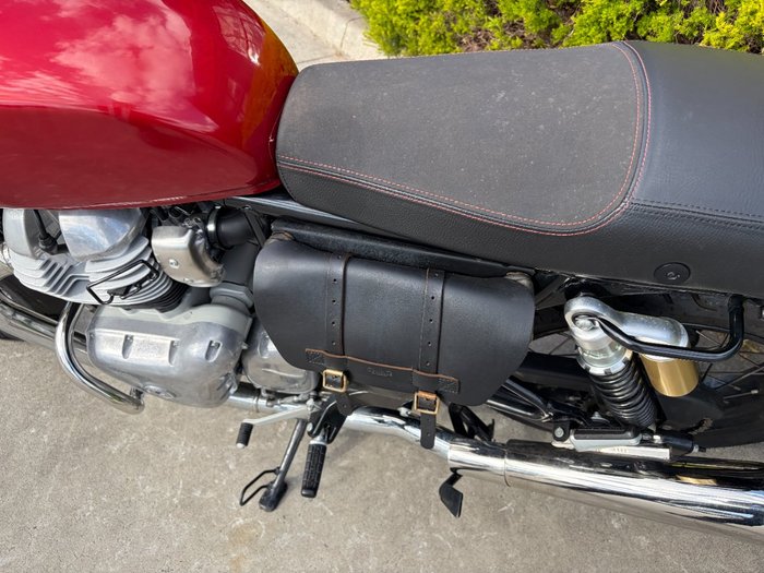 2022 Royal Enfield INTERCEPTOR 650 E5 CLASSIC Red