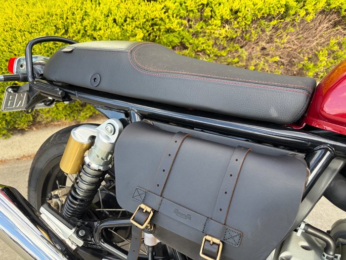 2022 Royal Enfield INTERCEPTOR 650 E5 CLASSIC Red