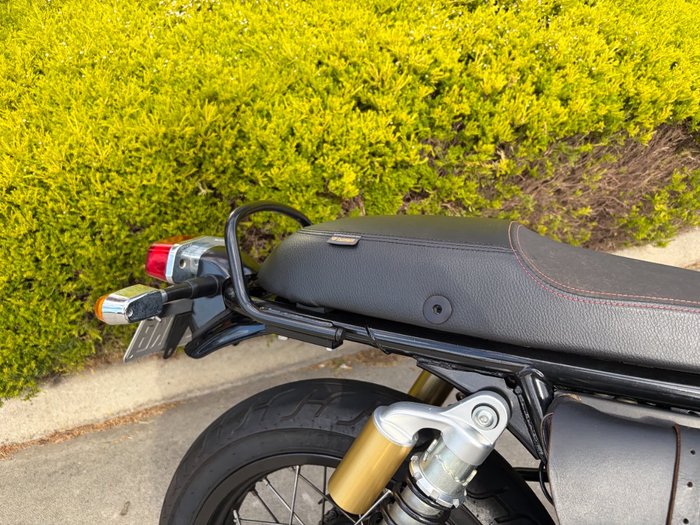 2022 Royal Enfield INTERCEPTOR 650 E5 CLASSIC Red