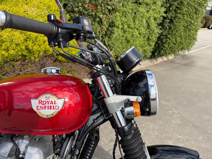 2022 Royal Enfield INTERCEPTOR 650 E5 CLASSIC Red