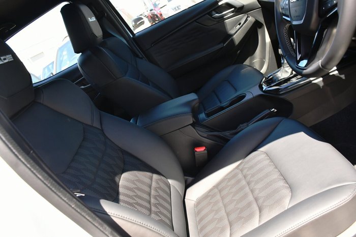 2025 Isuzu D-MAX BLADE