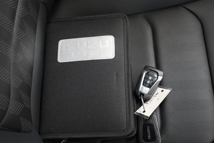 2025 Isuzu D-MAX BLADE