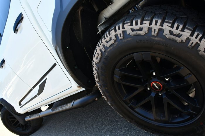 2025 Isuzu D-MAX BLADE