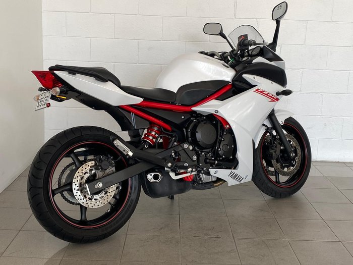 2013 Yamaha FZ6R FZ White