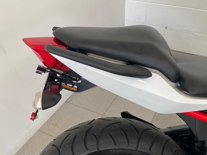 2013 Yamaha FZ6R FZ White