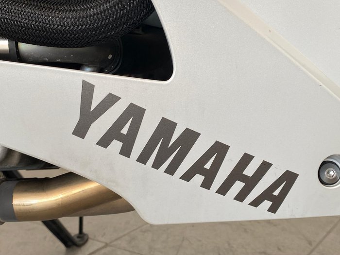 2013 Yamaha FZ6R FZ White