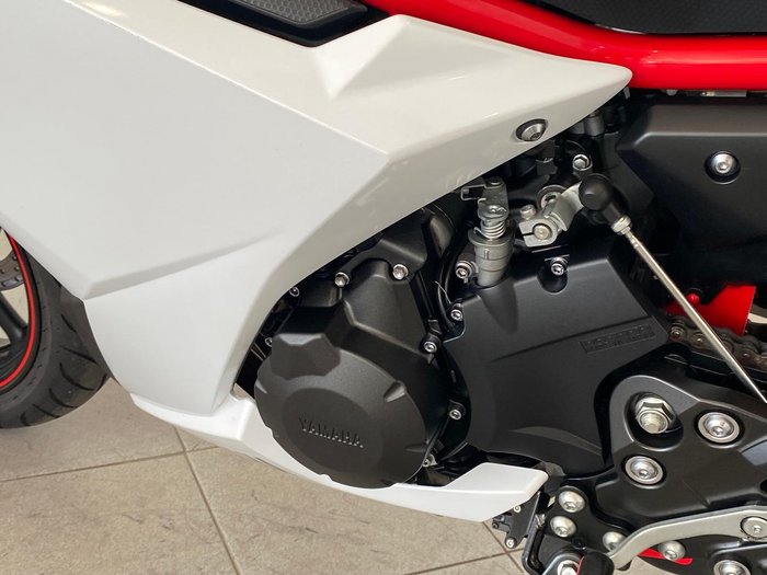 2013 Yamaha FZ6R FZ White
