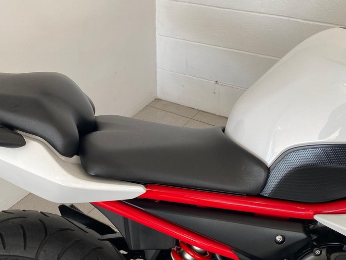 2013 Yamaha FZ6R FZ White