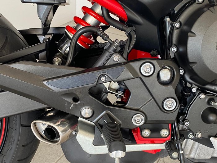 2013 Yamaha FZ6R FZ White