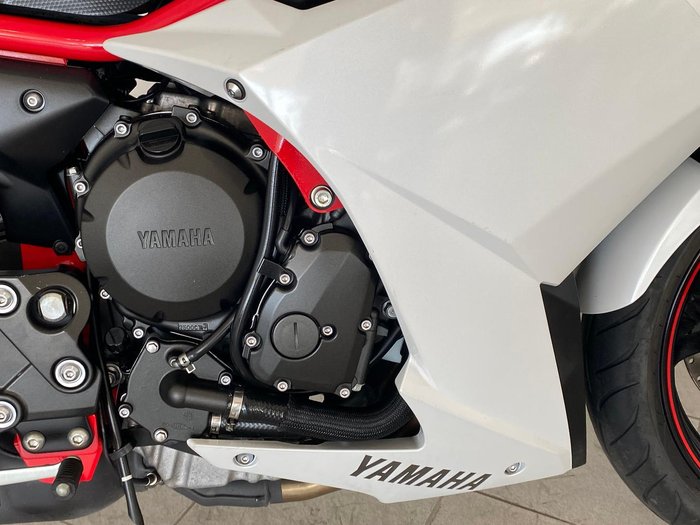 2013 Yamaha FZ6R FZ White